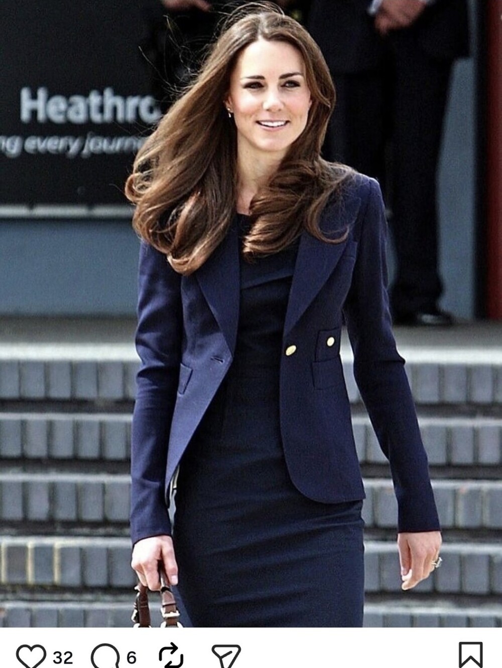 Smythe Navy Tailored Blazer with Gold Buttons - Picture 4 of 8